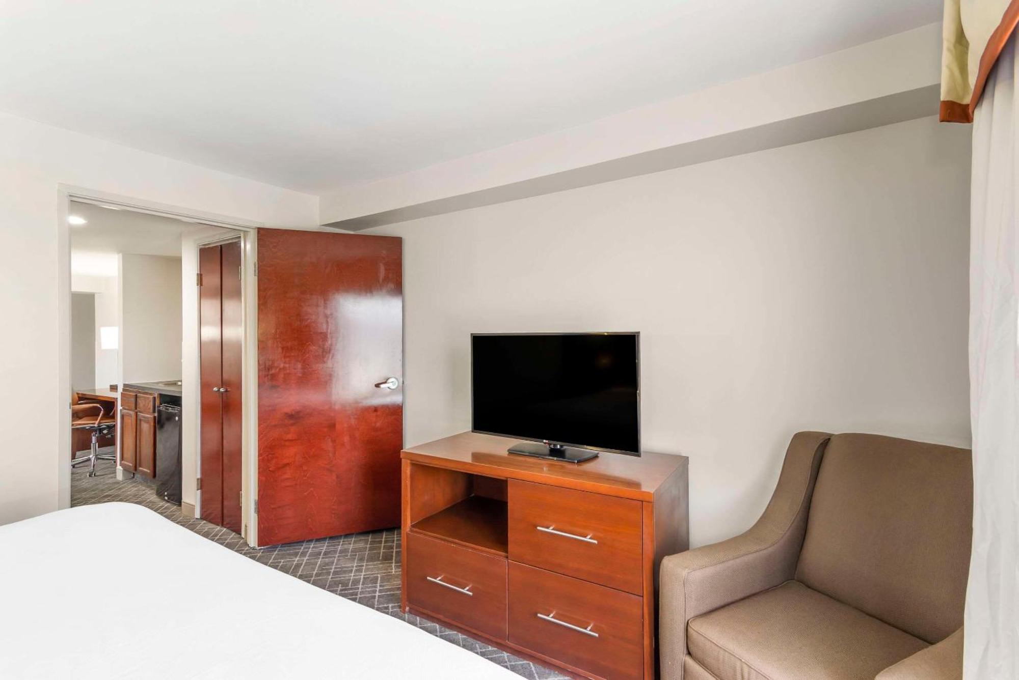Comfort Suites Atlanta Airport Forest Park Esterno foto