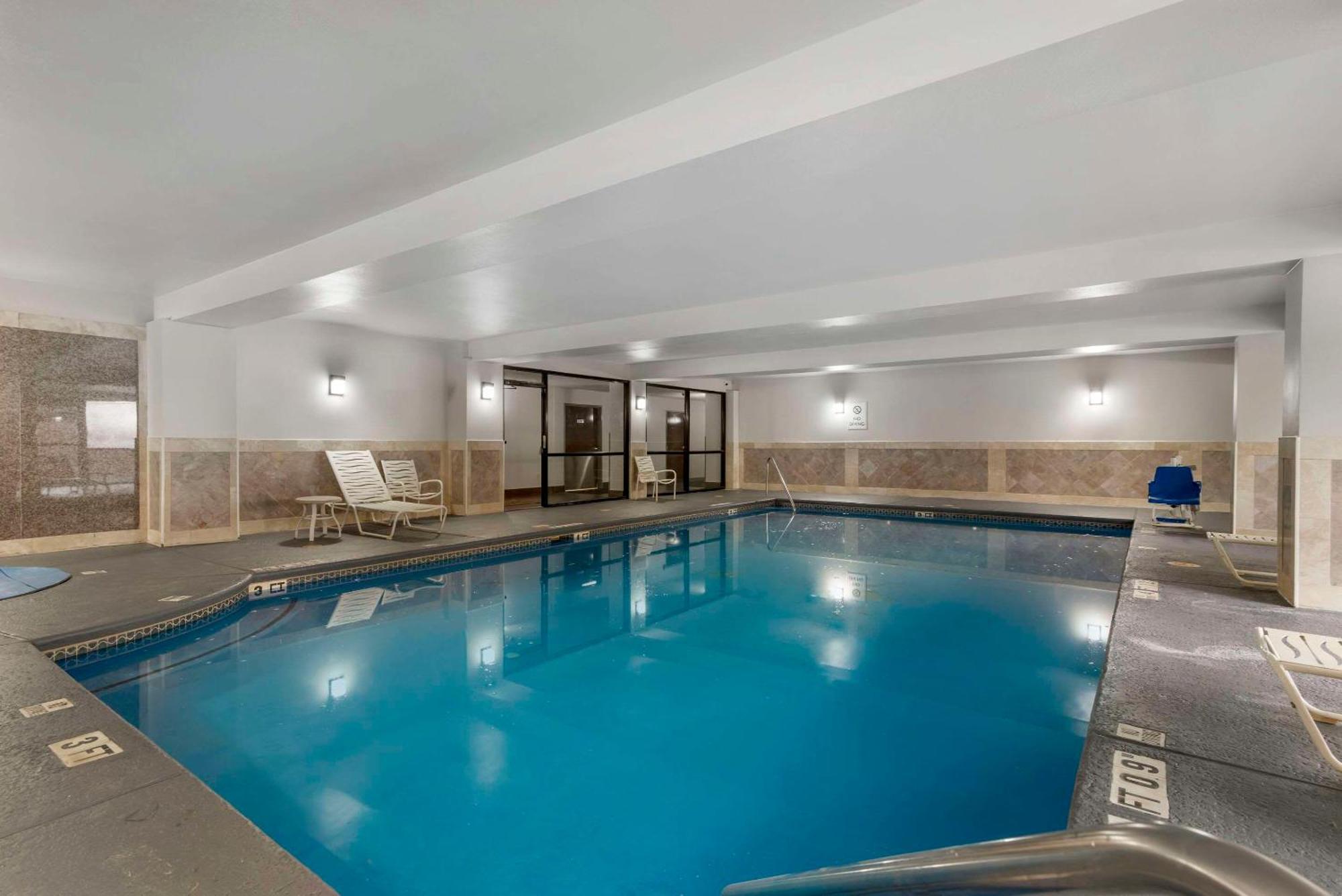 Comfort Suites Atlanta Airport Forest Park Esterno foto