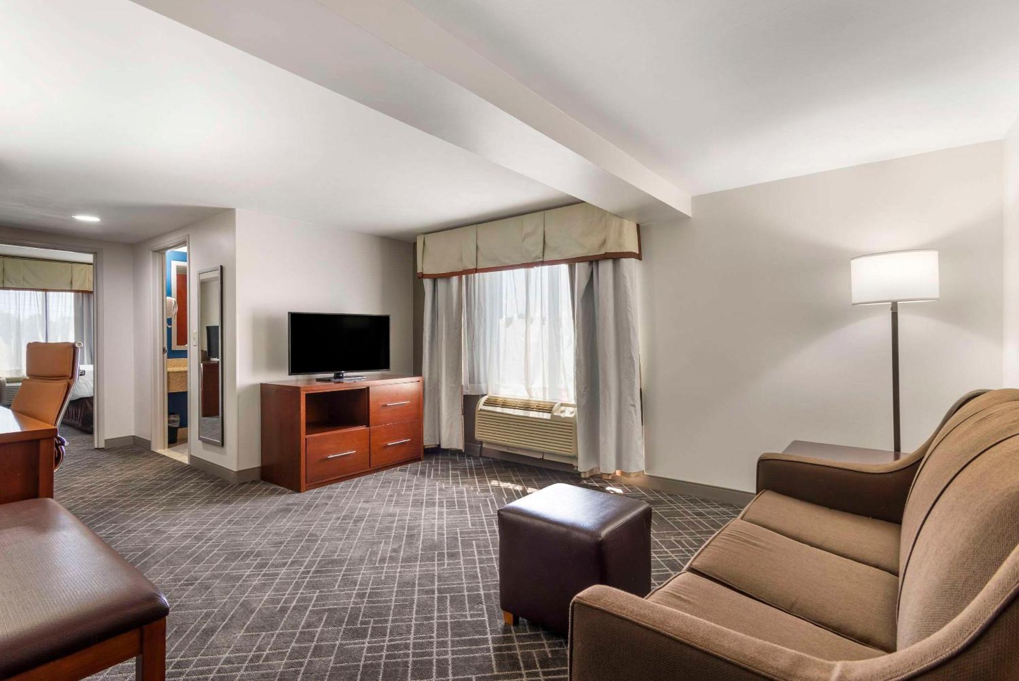 Comfort Suites Atlanta Airport Forest Park Esterno foto