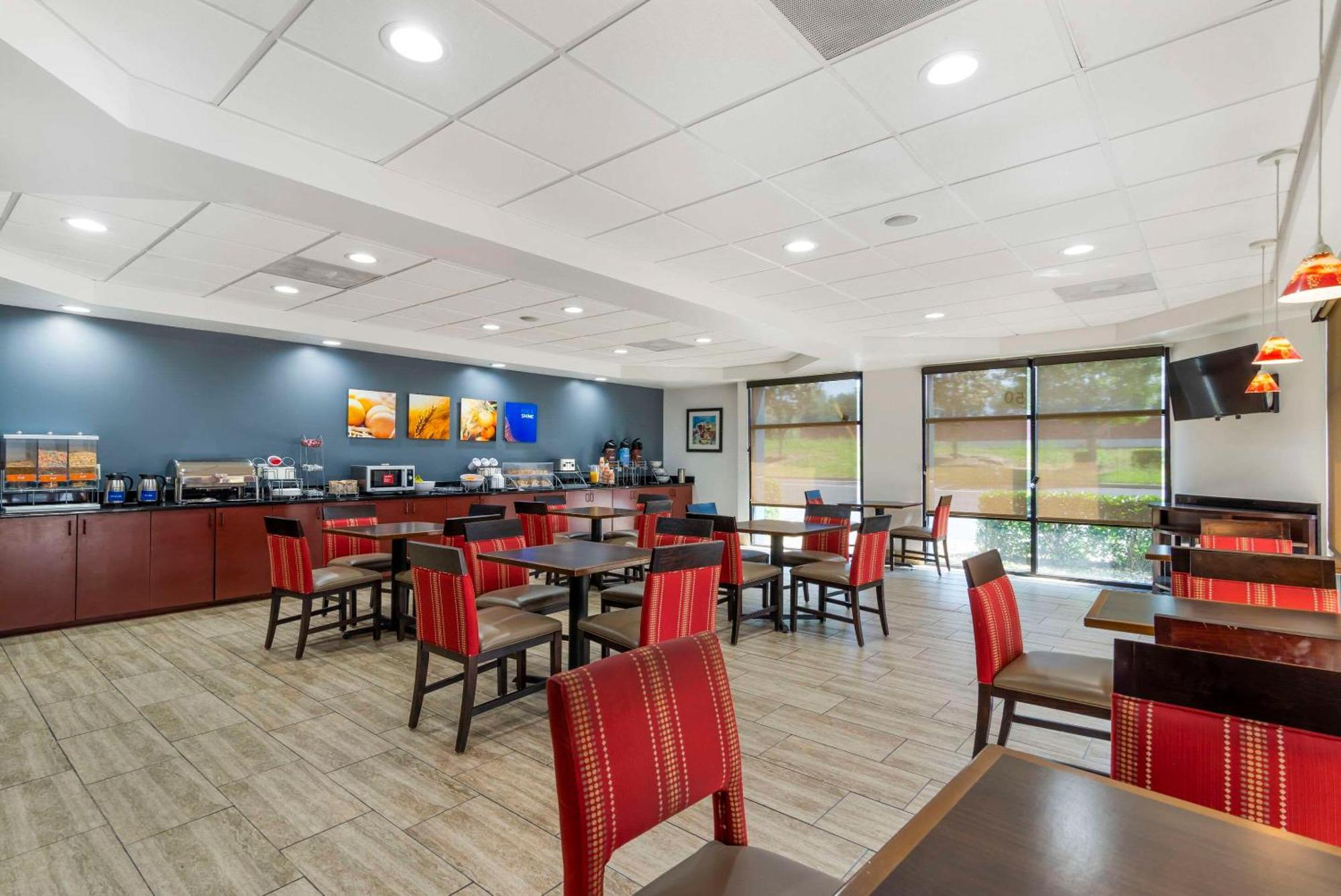 Comfort Suites Atlanta Airport Forest Park Esterno foto