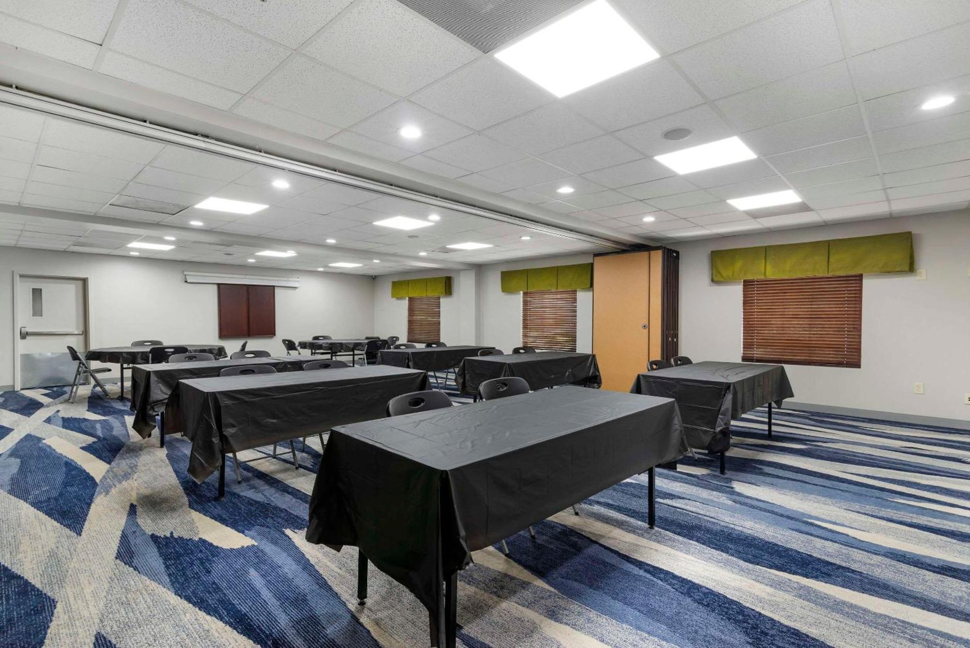 Comfort Suites Atlanta Airport Forest Park Esterno foto