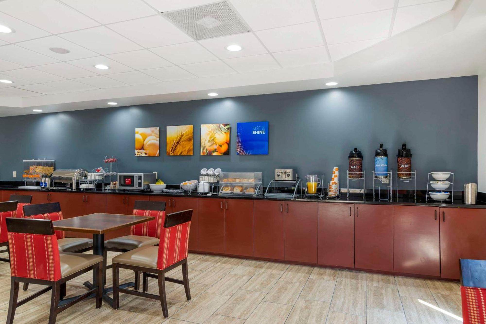 Comfort Suites Atlanta Airport Forest Park Esterno foto