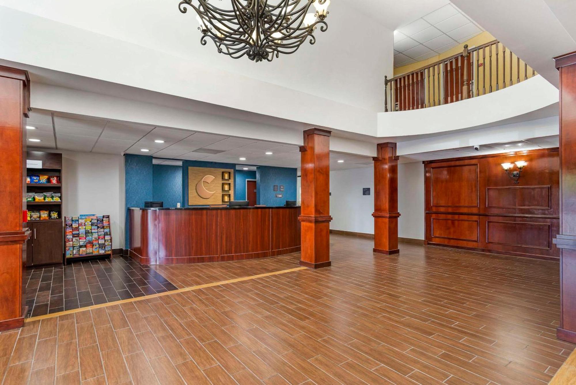 Comfort Suites Atlanta Airport Forest Park Esterno foto