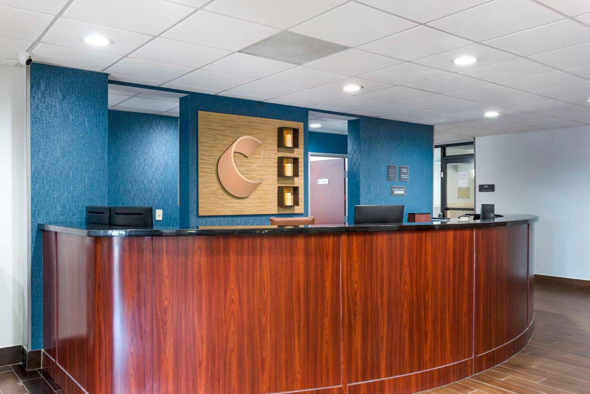 Comfort Suites Atlanta Airport Forest Park Esterno foto