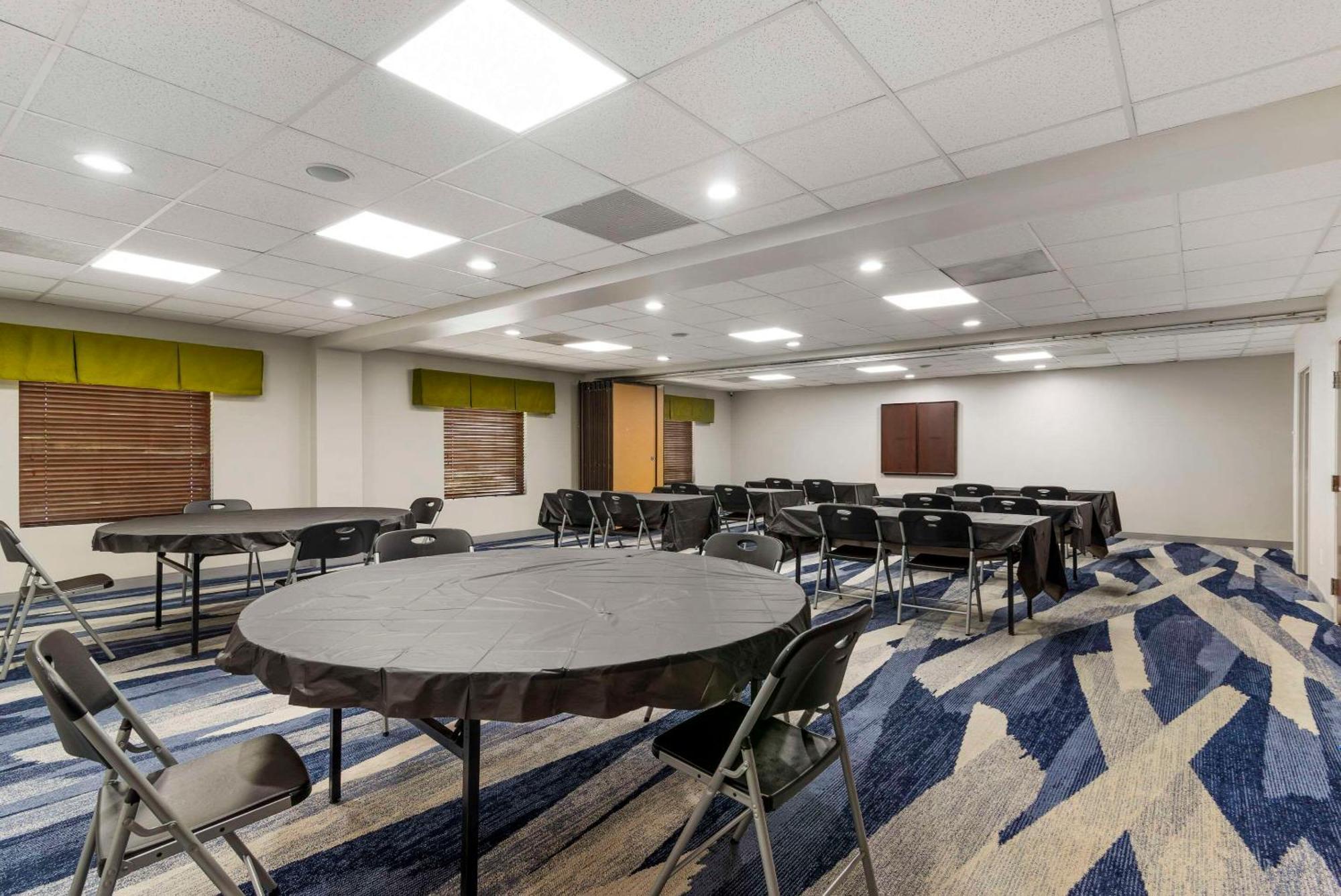 Comfort Suites Atlanta Airport Forest Park Esterno foto