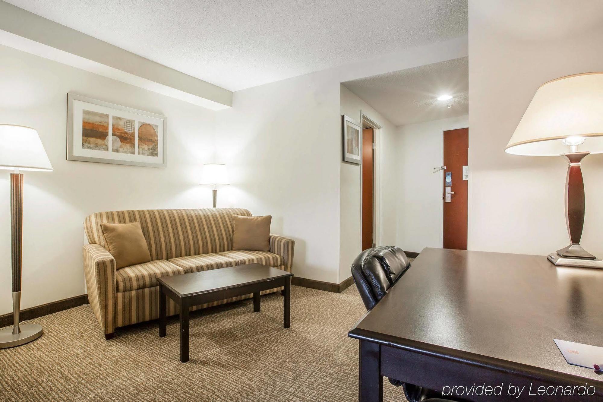 Comfort Suites Atlanta Airport Forest Park Esterno foto